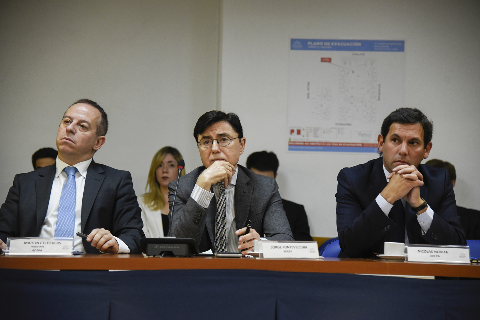 Galeria de imagenes de la noticia CUESTIONAMIENTOS AL PROYECTO QUE REGULA LA RESPONSABILIDAD DE LOS PROVEEDORES DE INTERNET
